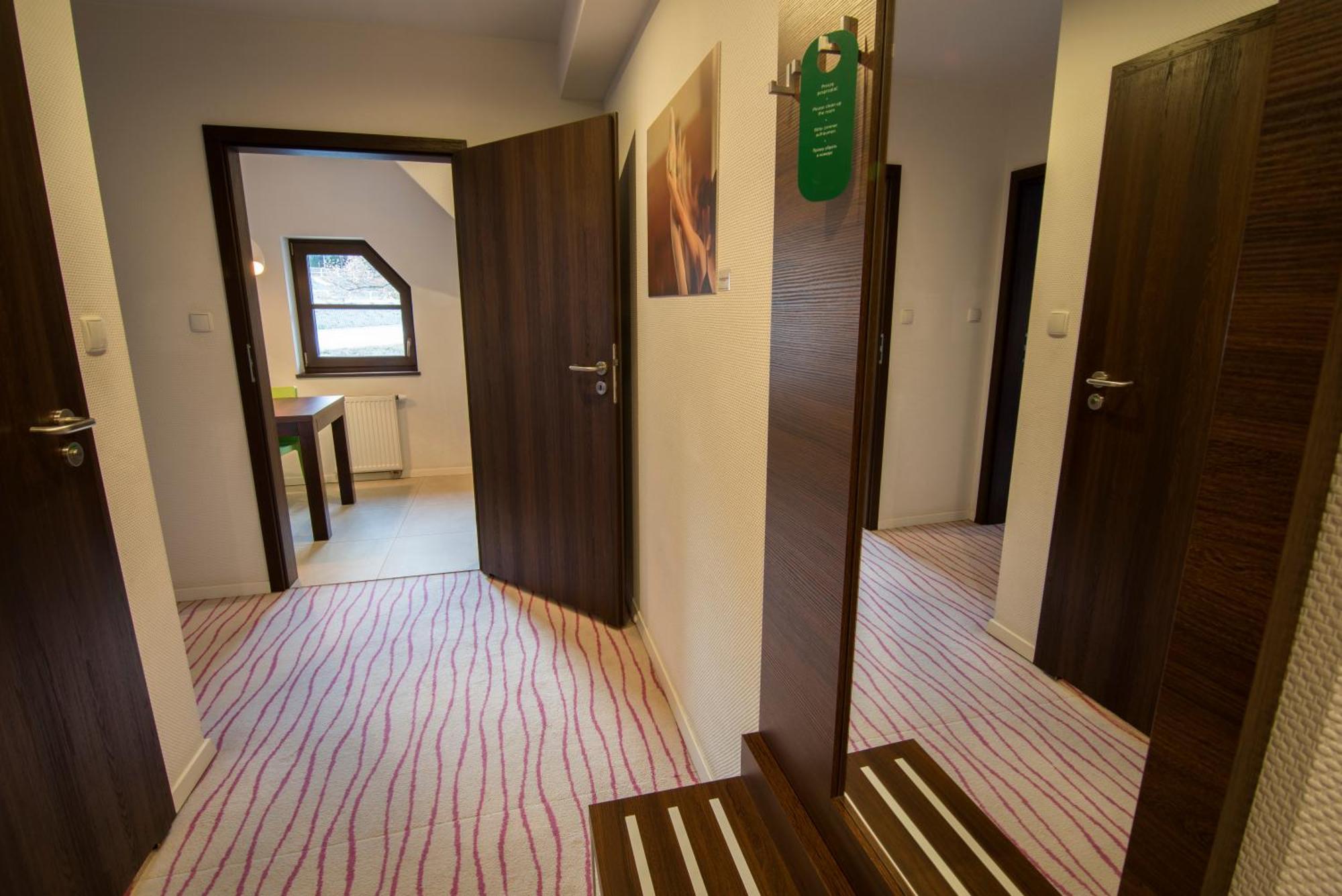 Aparthotel Flinski Sport&SPA Świeradów-Zdrój Rum bild